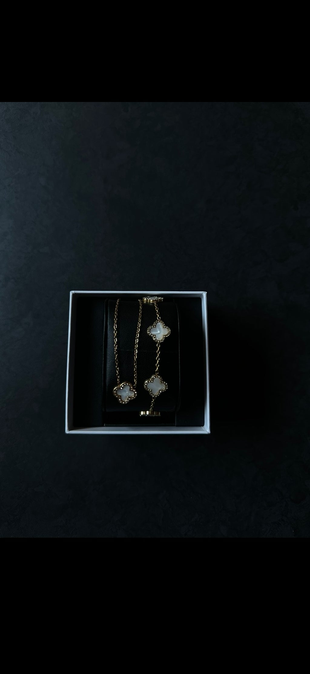 Cloverleaf Nacles Gold