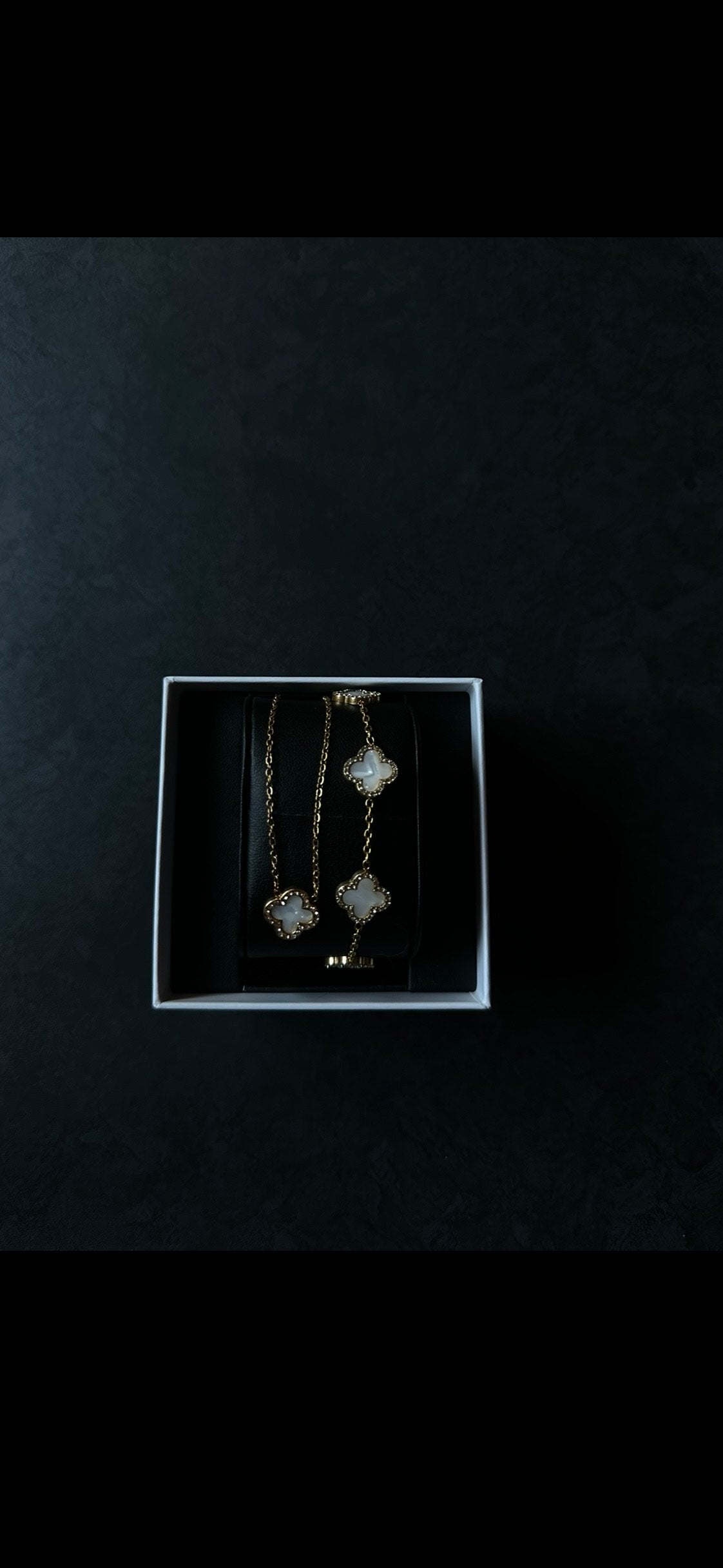Cloverleaf Nacles Gold